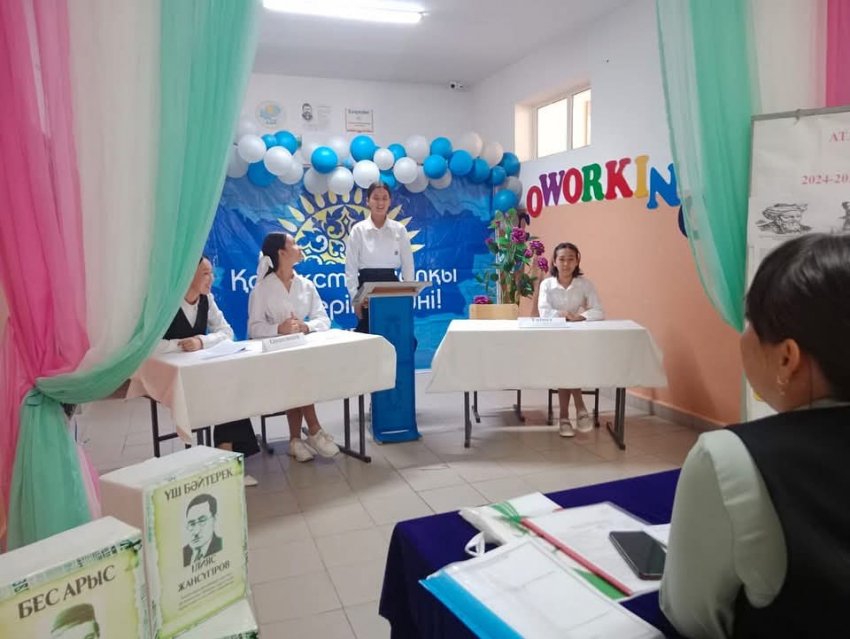 "ҰШҚЫР ОЙ АЛАҢЫ" 8-9 СЫНЫПТАР АРАСЫНДА ДЕБАТ ӨТТІ.