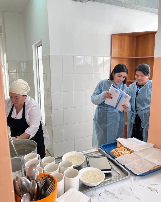 БРАКЕРАЖДЫҚ КОМИССИЯ МҮШЕЛЕРІ МЕКТЕП АСХАНАСЫН ТЕКСЕРДІ