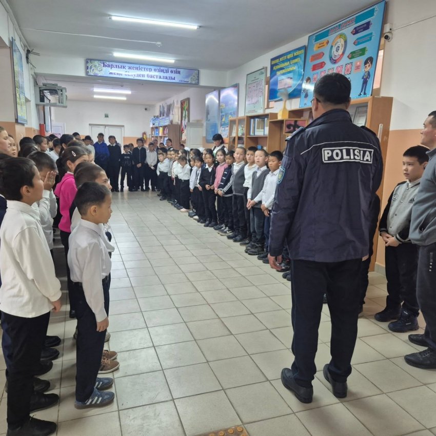 «Қауіпсіз жол!» акциясы жүріп жатқаны туралы оқушыларды таныстырды.