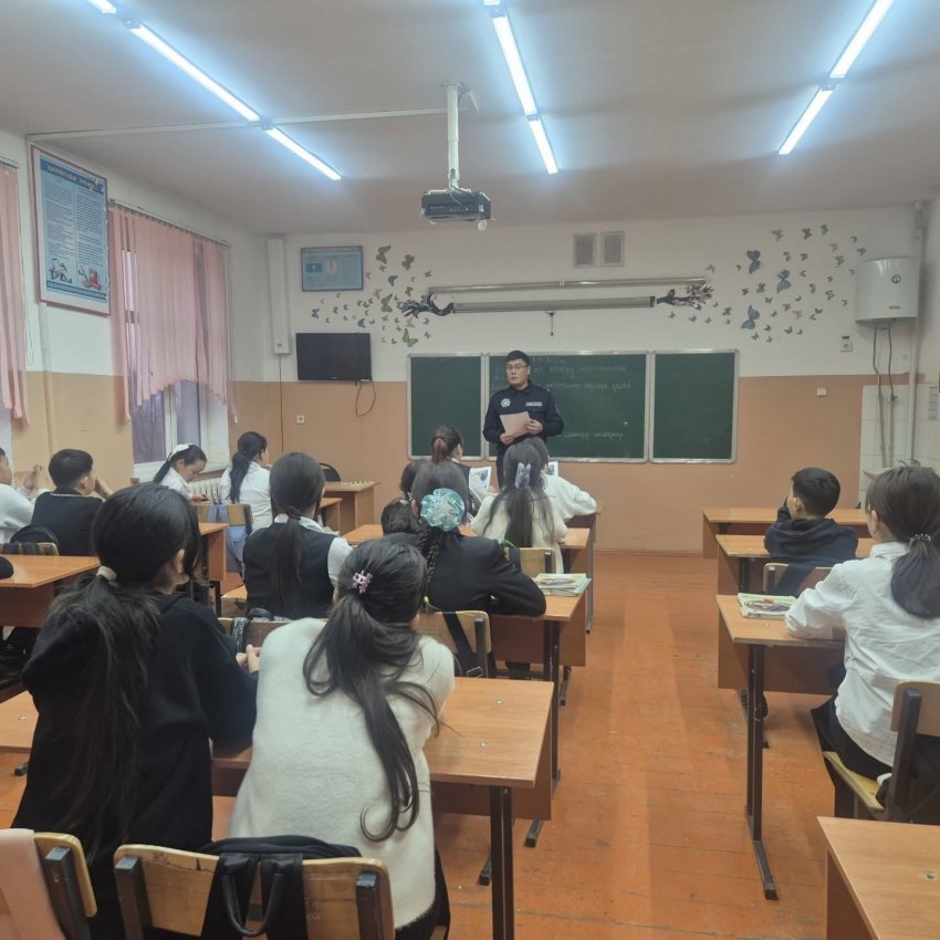 «Нашақорлыққа жол жоқ» такырыбында Шымкент ҚПД Еңбекші АПБ ЖПҚб ЮПБ УПИ аға инспекторы полиция майоры Бакибаев А.С.түсіндірме жұмыстарын жургізді.